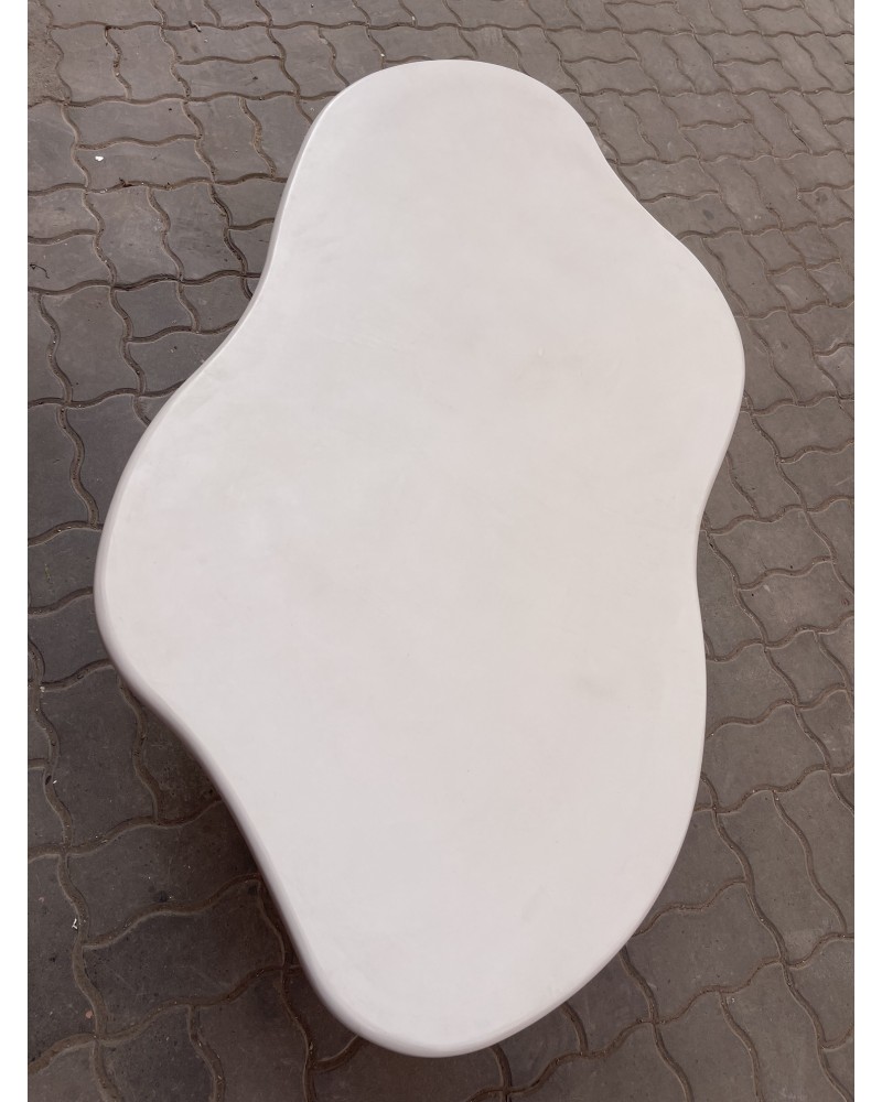 Table basse en béton ciré Menara forme irrégulière 120cm x 70cm x40cm de haut