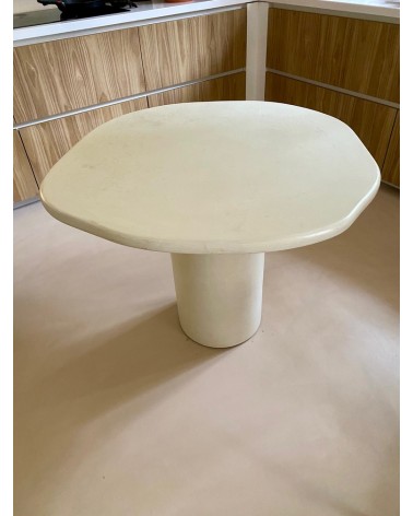 Table Maia sur mesure 105 cm de diamètre / béton ciré beige